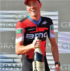  ??  ?? BMC Racing Team’s Australian cyclist Rohan Dennis celebrates after winning the 16th stage of the Vuelta a Espana