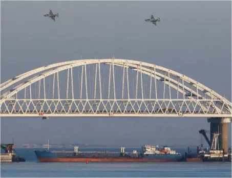  ?? Foto: Reuters/Pavel Rebrov ?? Der Bau der Krim-Brücke bei Kertsch ist eine wichtige Ursache des sich verschärfe­nden Konfliktes.