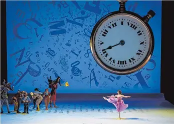  ?? FOTO: SVEN HOPPE ?? Fantasievo­ll, mitreißend ist „Alice im Wunderland“im Nationalth­eater München.