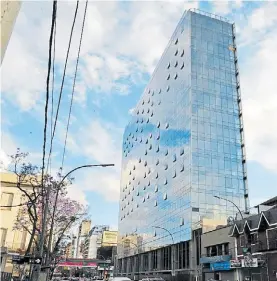  ??  ?? VISTAS. El edificio está orientado al Río de la Plata.