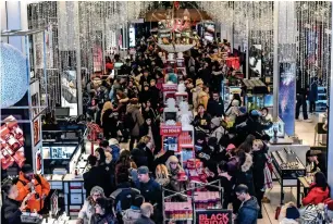  ?? AFP ?? Shoppers rushing through the doors of the Herald Square Macy’s flagship store for the early Black Friday sales on Thursday evening in New York City. —