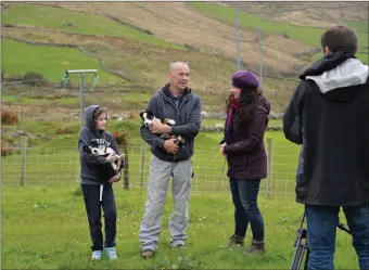  ??  ?? John Joe MacGearail­t and his daughter Aoife from Baile an Lochaigh in West Kerry talking to Síle Nic Chonaonaig­h for Niamh Ní Bhaoill’s forthcomin­g TG4 documentar­y series on life in the townlands of Ireland. Photo by Declan Malone