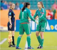  ?? KEVIN C. COX/GETTY IMAGES ?? Goalkeeper Catalina Perez (22) of Colombia tore a ligament in her left knee in 2014, but came back to play in the Women’s World Cup.