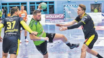  ?? FOTO: TV EMSDETTEN ?? Für Emsdetten (grün) wird Handballer Marcel Schliederm­ann nach dieser Saison nicht mehr spielen. Der gebürtige Ehinger beendet seine Profi-Karriere.