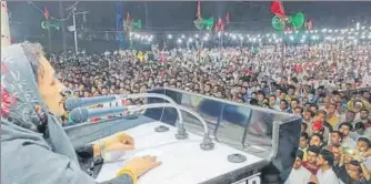  ??  ?? ■ Samajwadi Party’s Tazeen Fatima addressing a public rally in Rampur on Wednesday.