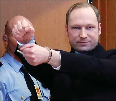  ?? FOTO: HEIKO JUNGE/AP ?? Fanatikere­n og massemorde­ren Breivik ses her under et retsmøde året efter massakren. I dag kalder han sig Fjotolf Hansen.