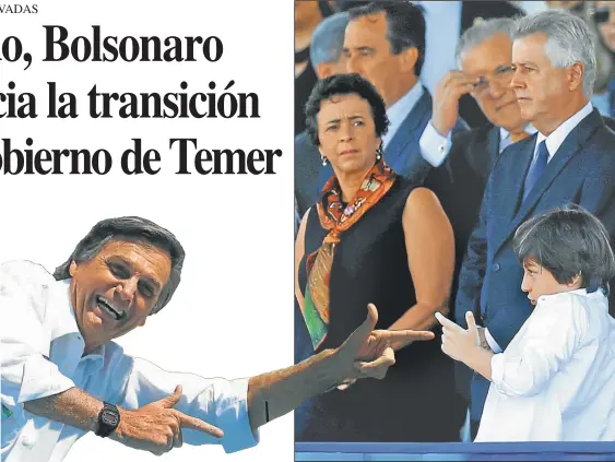  ??  ?? APUNTANDO. El gesto típico del capitán retirado simulando disparar con armas y replicado por el hijo de Michel Temer, Michelzinh­o, durante un act ficial en septiembre. El actual mandatario quiere blindar su salida del poder.