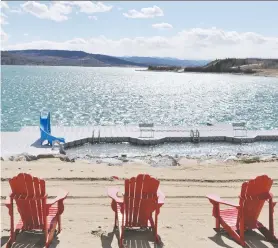  ?? PHOTOS: COTTAGECLU­B ?? Beach time beckons at Lamont Land’s Cottageclu­b on Ghost Lake.