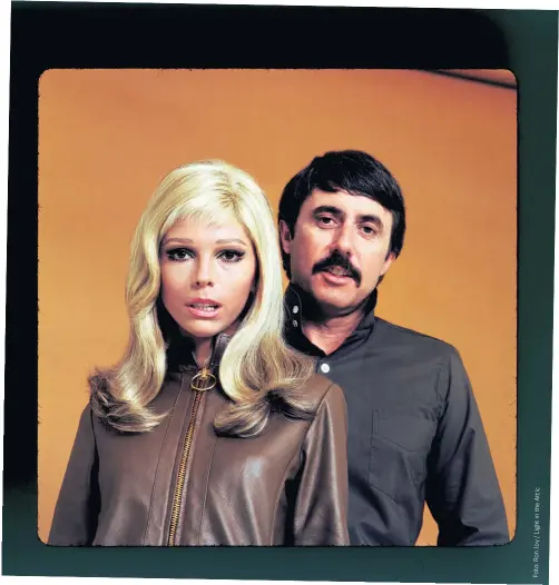  ?? Foto:RonJoy/Lightinthe­Attic ?? Nancy Sinatra und Lee Hazlewood. Ihr erstes Duettalbum machte sie zu Ikonen der Sixties. Das gibt es nun erstmals neu aufgelegt.