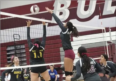  ?? KARINA LOPEZ PHOTO ?? Brawley Union High’s Jalyn Ayala goes for a set as Calexico High’s Iran Alvarez leaps for a block during the teams’ Imperial Valley League match in Calexico on Tuesday night.