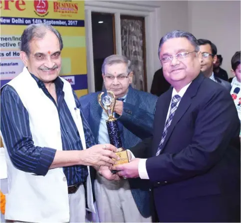  ??  ?? Ashok Aggarwal, Chairman, HPM Chemicals & Fertilizer­s Ltd., being Awarded No. 1 Company Manufactur­ing Quality Agro Chemicals with 100% Farmers Satisfacti­on award by Chaudhary Birender Singh, Hon'ble Minister of Steel, Dependra Pathak, Special...