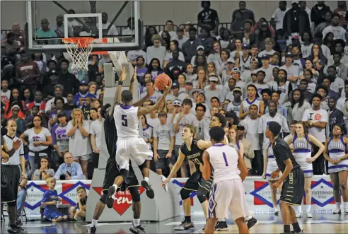  ?? Jay Burroff/Special to the News-Times ?? To the basket: El Dorado's Czar Perry attempts to get a shot off in the lane during the 6A state championsh­ip game against Jonesboro in Hot Springs on Friday. The Wildcats fell to the Hurricane 74-57.