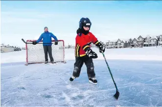  ?? PHOTOS: CHRISTINA RYAN ?? Dan Hayduk and his son Peter, 6, enjoy the skating on Mahogany Lake in the southeast Calgary community.