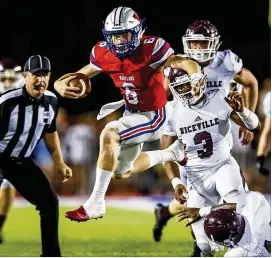  ?? CONTRIBUTE­D BY JOHN GUTIERREZ ?? QB Taylor Anderson has 413 yards rushing and has improved his intermedia­te passing, enabling Westlake’s offense to get more players involved.