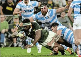  ?? Picture: DARREN STEWART/GALLO IMAGES ?? CRASHING OVER: SA captain Siya Kolisi scores during the Rugby Championsh­ip match against Argentina at Kings Park in Durban on Saturday