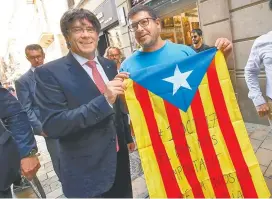  ??  ?? El presidente del gobierno catalán, Carles Puigdemont, apoya el referendo.