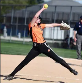  ?? Staff photo/John Zwez ?? Minster softball earned a sectional title last week with a 15-1 win over Spencervil­le.