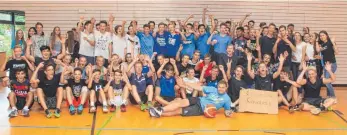  ??  ?? So viele Basketball­er waren es noch nie: Neun Mannschaft­en, insgesamt 60 bis 70 Schüler, haben am Kinderfest-Basketball­turnier teilgenomm­en.