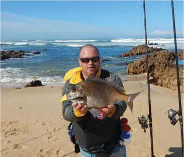  ?? Photo: Supplied ?? Dave Drennan with his winning Bronze Bream.