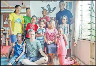  ?? Picture: SENIMILI BRADBURGH ?? Some members of the Vunilagi Book Club with the volunteers and founder Mariana Waqa in green T-shirt.