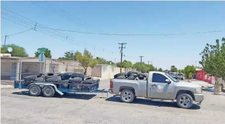  ??  ?? MUEBLES EN desuso, material de sanitarios, tablas, rejas, colchones y más de 200 llantas, fue lo que se recabó