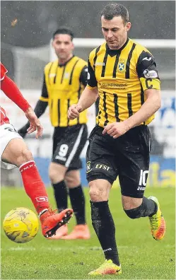  ?? Pictures: SNS. ?? East Fife’s Kevin Smith scored from a free kick.