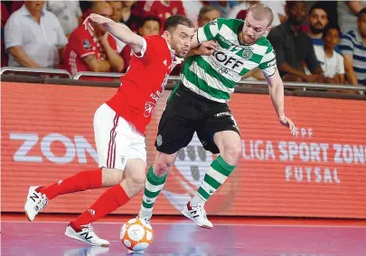  ??  ?? Depois da derrota por 5-4 no jogo 1 do play-off, o Benfica redimiu-se e vergou o Sporting