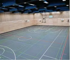  ?? Foto: Siegfried Kerpf ?? Eine hohe Decke, rutschfest­er Boden und Beleuchtun­g, die nicht blendet: Die neue Halle in Pfersee ist voll auf den Badmintons­port ausgelegt.