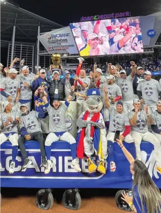  ?? FE ?? Jugadores de Venezuela celebran la obtención del título de la Serie del Caribe 2024.