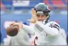  ?? Associated Press photo ?? n this Nov. 20, 2016, file photo, Chicago Bears quarterbac­k Jay Cutler (6) warms up before playing against the New York Giants in an NFL football game, in East Rutherford, N.J. A person familiar with the situation says Cutler, a free agent quarterbac­k,...