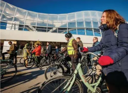  ?? FOTO DIRK VERTOMMEN ?? Langs de tangent werd er een fietsverbi­nding gerealisee­rd die Mechelen-Zuid verbindt met het Douaneplei­n.