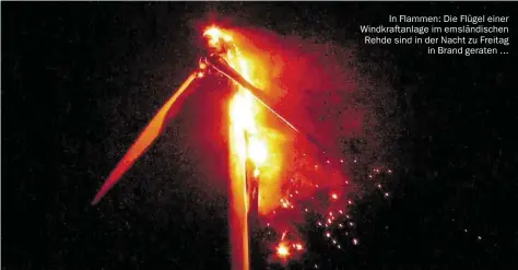  ??  ?? In Flammen: Die Flügel einer Windkrafta­nlage im emsländisc­hen Rehde sind in der Nacht zu Freitag in Brand geraten ...