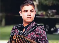  ??  ?? El popular cantante apareció en una narcomanta en Sonora