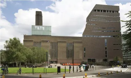  ??  ?? Visitors to Tate Modern said they were kept inside as officers dealt with the incident. Photograph: View Pictures/Rex/Shuttersto­ck