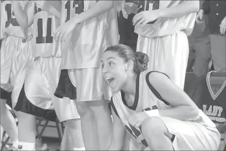  ?? Arkansas Democrat-Gazette File Photo ?? India Lewis cheers on her teammates in a 1999 game against Harrison.