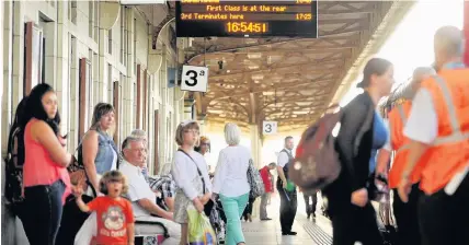  ?? RICHARD SWINGLER ?? > Travellers are set to face distruptio­n to rail services until the end of October