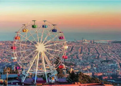  ?? ?? Una vista general de Barcelona con el cielo repleto de contaminac­ión aérea