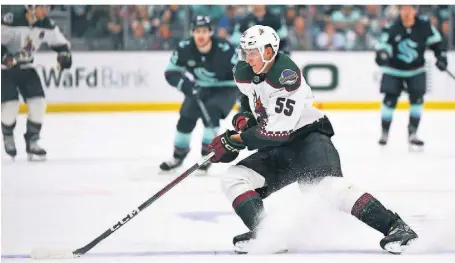 ?? FOTO: IMAGO ?? Maksymilia­n Szuber bei seinem NHL-Debüt für die Arizona Coyotes gegen die Seattle Kraken. Die Grundlagen für den Sprung in die beste Eishockeyl­iga der Welt legte er in Kaarst und Düsseldorf.