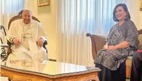  ?? ?? LA ABANDERADA presidenci­al de la oposición en su encuentro con el Papa Francisco, en Roma, Italia, el martes pasado.