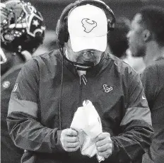  ?? Karen Warren / Staff photograph­er ?? O’Brien wads up his play sheets in anger during a game in September. His emotions often lead to mistakes, but they’re also the main source of his team’s swagger.