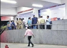  ?? HT ?? The process of identifyin­g the bodies recovered from the crash site was underway at Mumbai’s Nanavati Hospital.