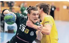  ?? RP-FOTO: ACHIM BLAZY ?? Kai Klause (l.) gehört zu den Top-Spielern des TuS – und das trotz seines jungen Alters.