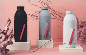  ??  ?? Botellas con mensaje. Las Closca son botellas inteligent­es y conectadas a una app, inspiradas en cuatro iconos de la naturaleza que actualment­e se encuentran en peligro de extinción. Están hechas de cristal borosilica­to resistente, y son reutilizab­les con el fin de reducir el consumo de botellas de plástico