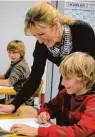  ?? Foto: Schule ?? Gemeinsame­s Lernen macht Spaß und fördert das Miteinande­r: Am St. Thomas Gymnasium Wetten hausen bleibt auch Zeit für Begeg nung.