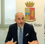  ?? Polizia ?? Il questore di Treviso, Maurizio Dalle Mura, primo ad aver applicato le nuove norme contenute nel «Decreto Salvini»