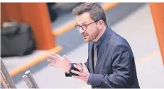  ?? FOTO: VENNENBERN­D/DPA ?? SPD-Landeschef Thomas Kutschaty bei einer Sitzung des Landtags Ende November. Er fordert jetzt die Reaktivier­ung des Krisenstab­s.