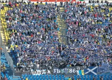  ?? ?? Aspecto de las gradas del estadio de Gran Canaria en el último derbi con público.