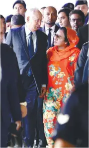  ??  ?? Rosmah and Najib leaving the Kuala Lumpur Court Complex yesterday after she posted part of her bail.