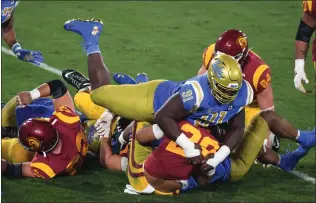  ?? KEITH BIRMINGHAM – STAFF PHOTOGRAPH­ER ?? CHARGERS
Former UCLA DL Otito Ogbonnia, seen playing against USC, began his career with the Chargers on Friday.