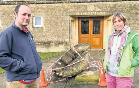  ?? Artur Lesniak ?? Dominic Tristram and Kathy Beadle of the Green Party by the damaged church sculpture